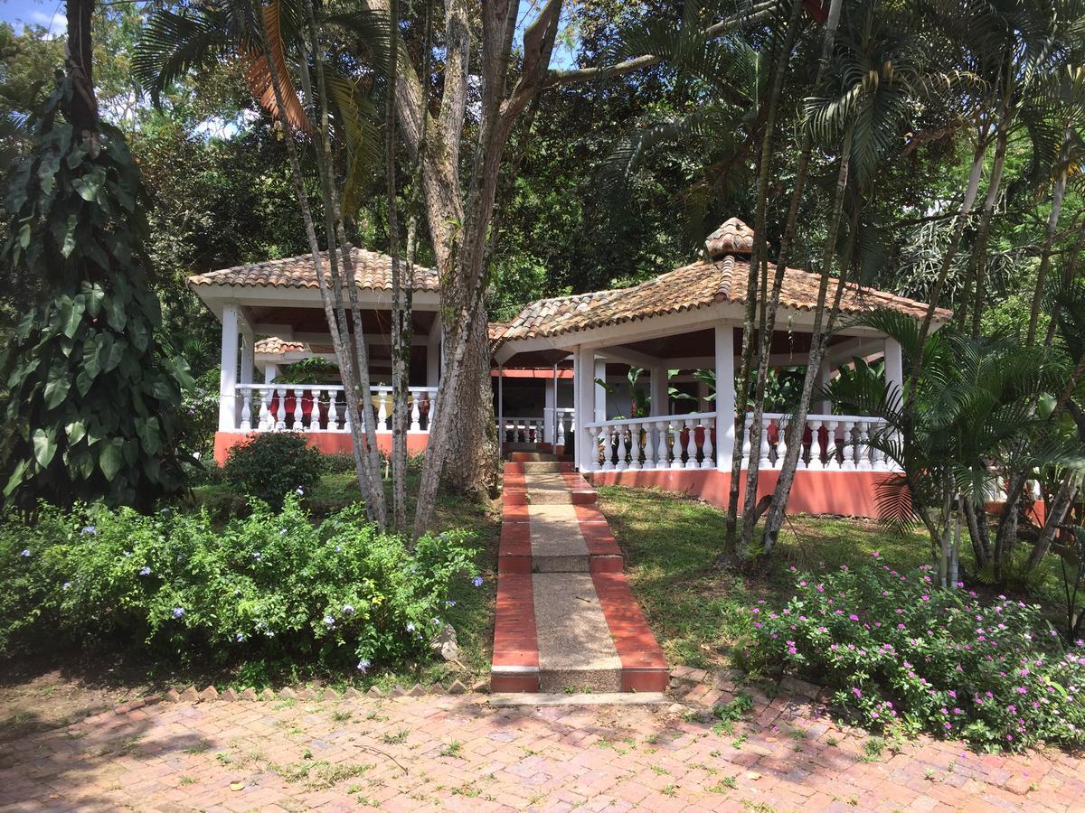 Hotel Hacienda El Diamante Villeta Kültér fotó